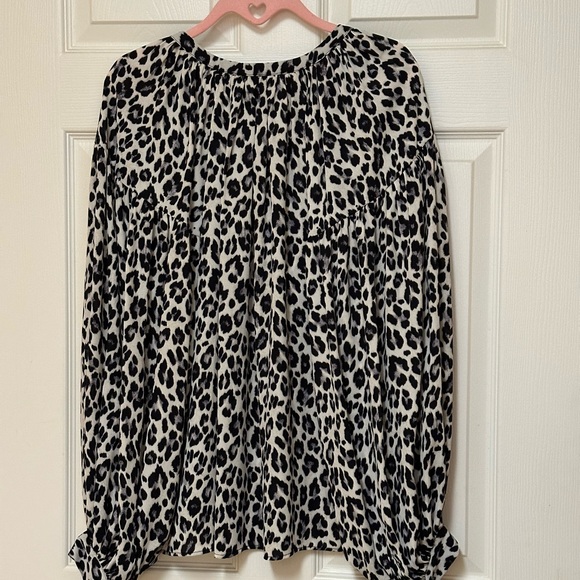 Brand new Vince Camuto blouse. Size 1X, never worn, animal print blouse. - Picture 2 of 3